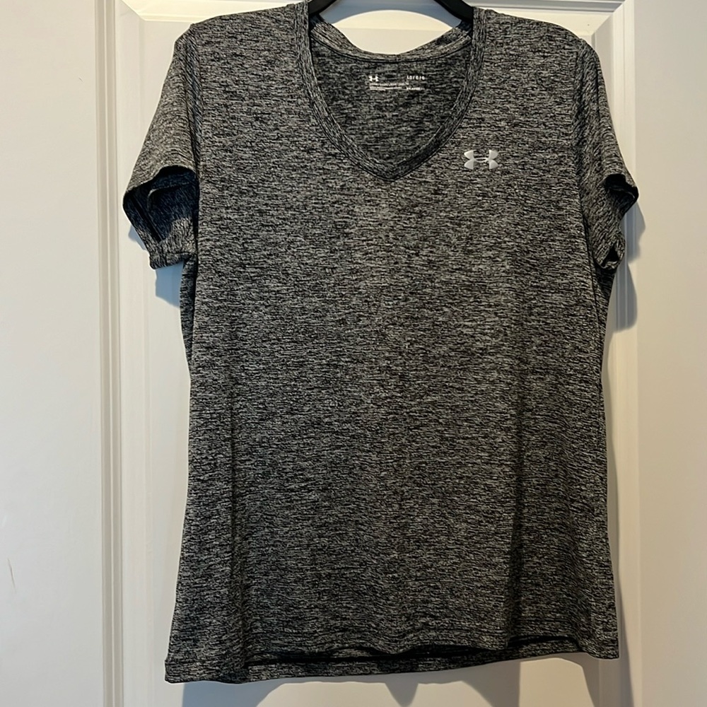 Women’s large under armour top